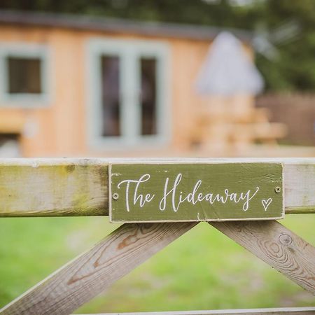 Hotel The Hideaway At Hiddenwood Glamping Corsley Esterno foto
