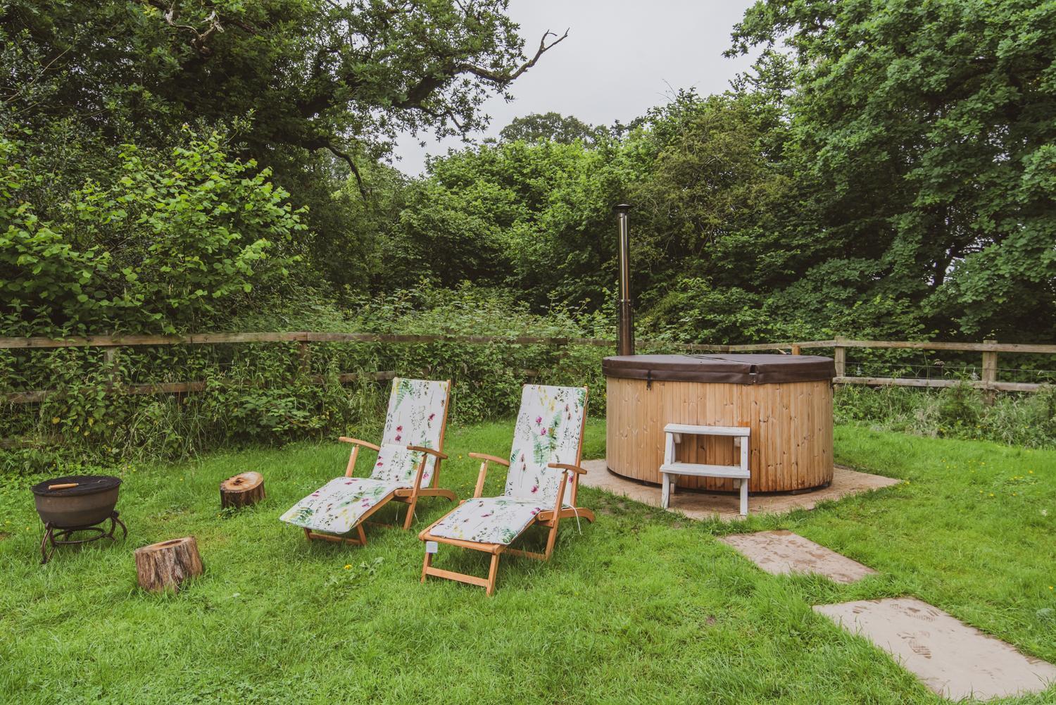 Hotel The Hideaway At Hiddenwood Glamping Corsley Esterno foto