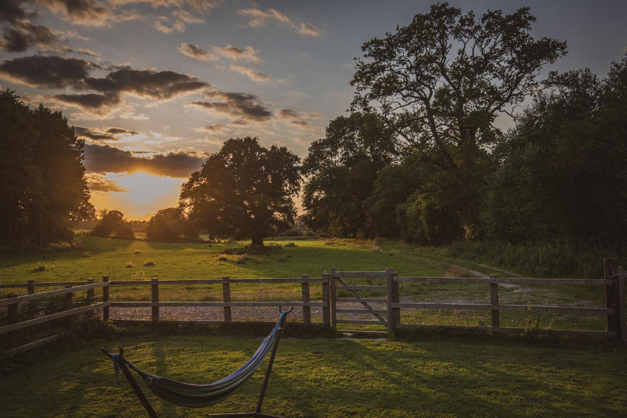 Hotel The Hideaway At Hiddenwood Glamping Corsley Esterno foto