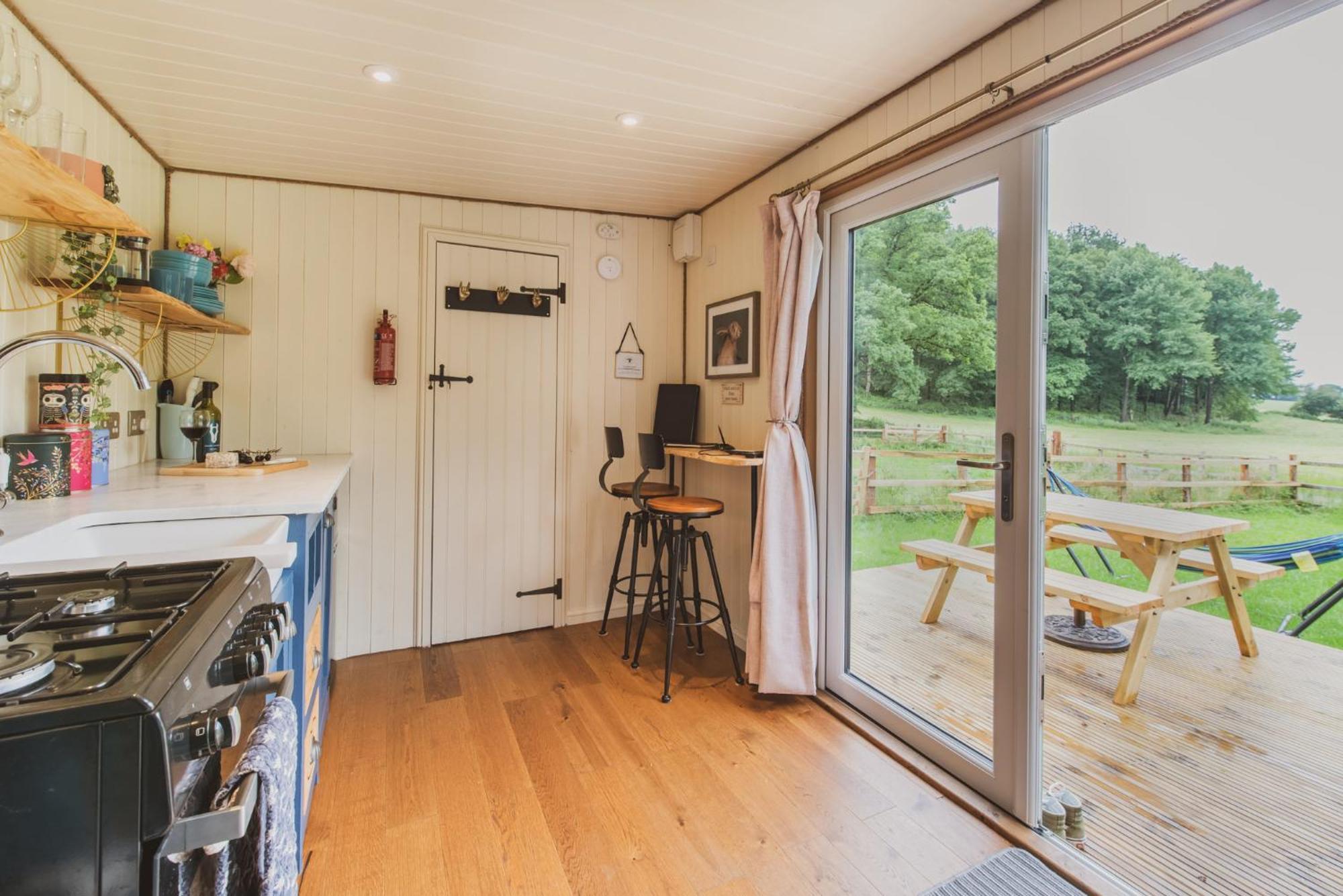 Hotel The Hideaway At Hiddenwood Glamping Corsley Esterno foto