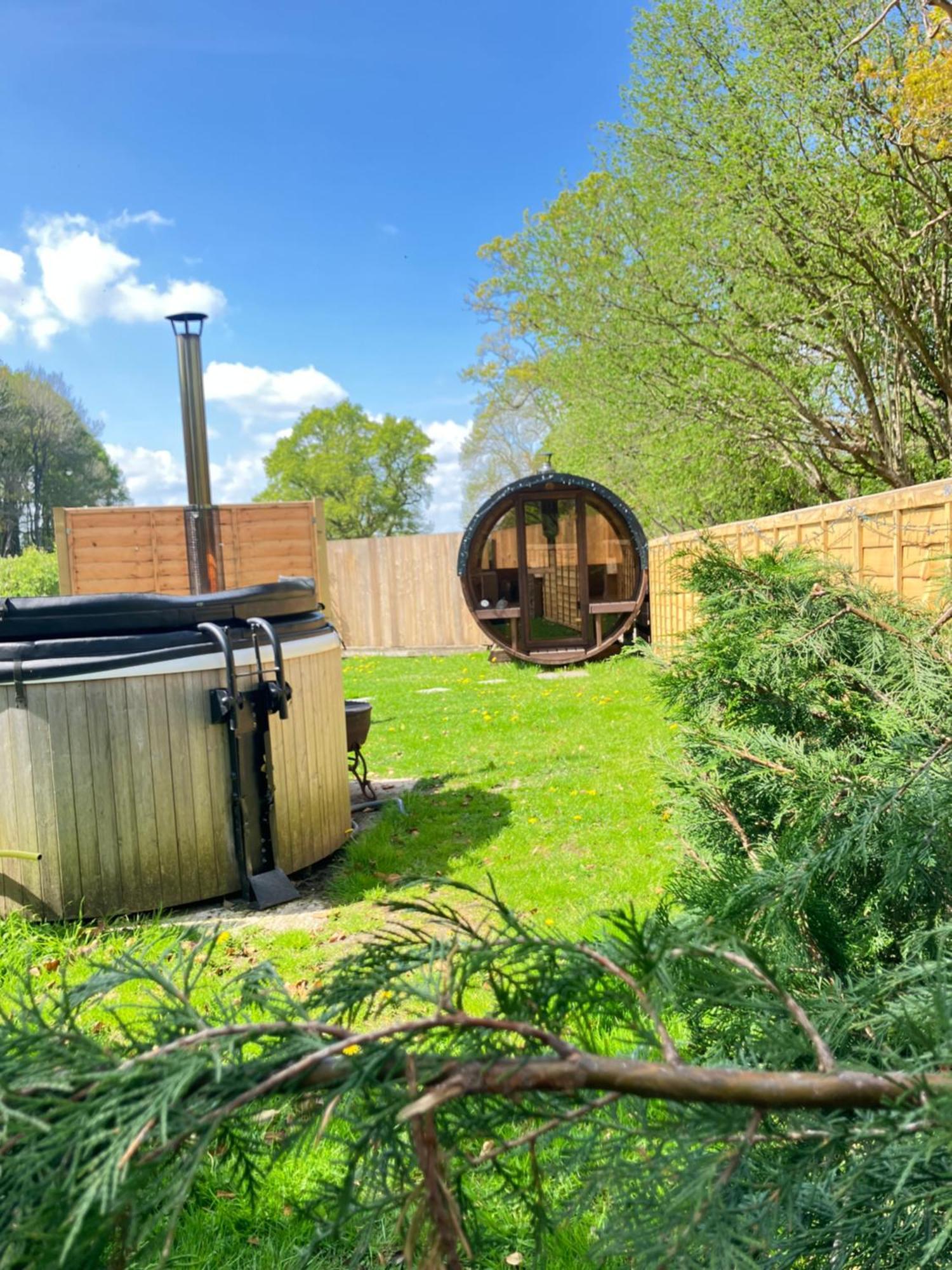 Hotel The Hideaway At Hiddenwood Glamping Corsley Esterno foto